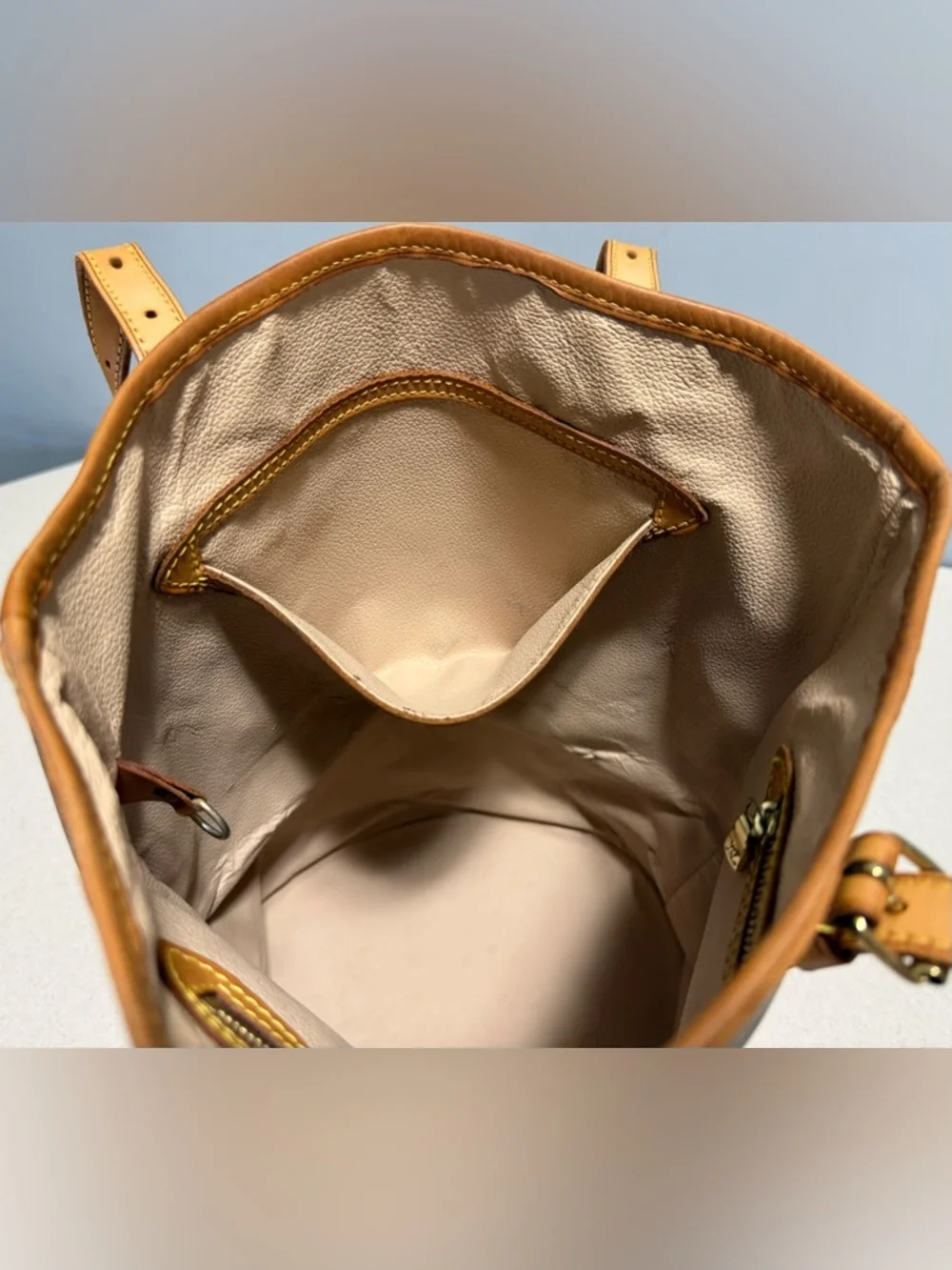 Louis Vuitton Bucket GM Monogram Shoulder Bag - Picture 14 of 16